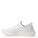 Championes de running para mujer con diseño slip-on, fabricados con al menos un 20% de materiales reciclados para mayor sostenibilidad.