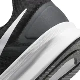 Zapatillas de running con diseño optimizado para soporte y durabilidad, con amortiguación de espuma para mayor comodidad.