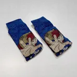 Medias azules con diseño de Gaara del anime Naruto.