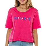 Remera de manga corta color rosa con estampado de logo Nike en colores contrastantes.
