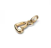 Charm bañado en oro de 18K con forma de corazón, ideal para personalizar accesorios.