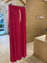 Pantalón palazzo color ladrillo, de morley de viscosa, con cintura elastizada y cordón blanco ajustable.