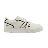 Zapatillas de hombre Lacoste, con diseño inspirado en raquetas de tenis y triángulos laterales.