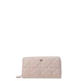 Billetera color rosa pálido con diseño acolchado en forma de rombos y cierre perimetral con cremallera.