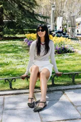 Sandalias cangrejeras con estampado animal print, corte artesanal y suela de cuero.