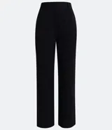 Pantalón de vestir negro, de corte recto, con bolsillos laterales y traseros.