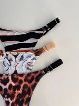 Pack de tres colaless regulables fabricadas en lycra, microfibra y/o algodón. Los reguladores son de metal hipoalergénico.