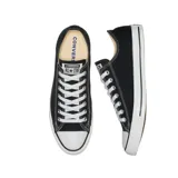 Zapatillas de lona negra Converse Chuck Taylor con puntera blanca y cierre de cordones, ideales para uso diario.