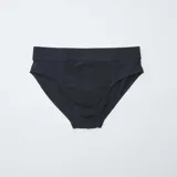 Pack de siete slips negros de punto con cintura elástica.
