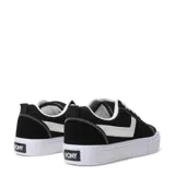 Championes Pony modelo Garden, de diseño unisex y estilo casual. Confeccionados en lona y gamuza color negro con detalles en blanco, incluyendo el logo lateral, cordones y suela de goma blanca.