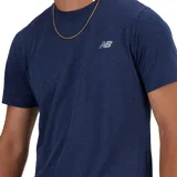 Remera deportiva azul jaspeado de manga corta, con logo de New Balance estampado en el pecho.