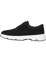Zapatillas de corte medio color negro, con exterior de ante, interior de poliéster reciclado y suela de goma y caucho.