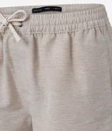 Bermuda masculina de sarga, color verde claro con estampado de rayas finas. Posee cintura elástica con cordón para ajuste y bolsillos.