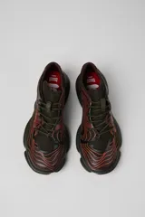 Championes Camper Karst Bio de hombre, color negro con detalles en marrón y naranja.