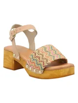 Sandalias con plataforma de madera y capellada tejida multicolor.