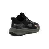 Zapatillas acordonadas en color negro con detalles en naranja y gris oscuro, diseñadas para running.