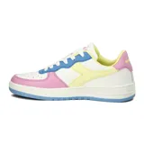 Zapatillas de mujer en diseño bicolor con parte superior blanca y detalles en rosa, amarillo y azul.