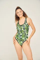 Malla entera de lycra negra, con espalda deportiva y cierre frontal.