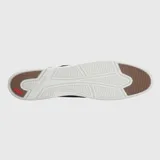 Zapatilla urbana Hush Puppies modelo Port, color negro con capellada de cuero y malla, cordones negros y suela blanca con tecnología ZeroG de EVA.