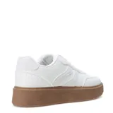 Zapatillas deportivas color beige con cordones y suela chata.