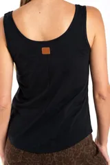Musculosa negra ajustada al cuerpo, confeccionada en algodón peinado.