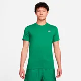 Remera verde de algodón para hombre, corte clásico, cuello redondo y logo Nike bordado en blanco en el pecho.