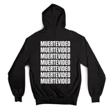 Buzo canguro negro con capucha y cordones ajustables. Estampado frontal con el logo de Muertevideo en blanco.