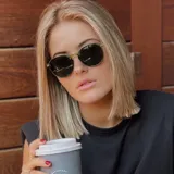 Lentes de sol unisex de forma geométrica, con armazón verde y lentes verdes polarizadas con protección UV 400.