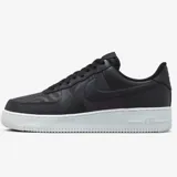 Championes urbanos Nike Air Force 1 '07 Lv8 Nos, color negro con suela blanca.