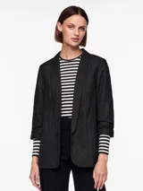 Blazer negro con brillos, mangas 3/4 con frunce y diseño clásico.
