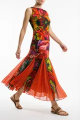 Falda midi con estampado multicolor y paneles de tela lisa color naranja en los laterales.