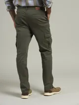 Pantalón cargo azul marino de corte clásico, con bolsillos laterales y traseros. Confeccionado en algodón y spandex.