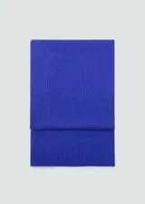 Bufanda tejida color azul eléctrico, confeccionada con mezcla de lana y cashmere.