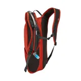 Mochila de hidratación compacta de Thule con sistema de manguera de retorno magnético y depósito de 2,5 litros, diseño aerodinámico.