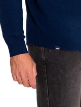 Sweater azul marino de lana con cuello en V.