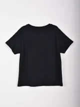 Remera de manga corta color rosa pálido con cuello redondo y un gran estampado frontal de los números "94" y una estrella en gris oscuro con efecto desgastado.