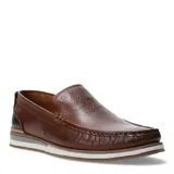 Zapato de cuero color marrón con diseño clásico, de slip-on y suela blanca.