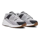 Zapatillas Under Armour Forge 96 Reissue, inspiradas en el año 1996, con capellada de cuero y malla, entresuela de EVA y suela de goma. Diseño en negro, gris y marrón con detalles en blanco.