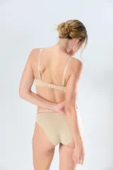 Bombacha vedetina clásica de tiro alto color negro, con cintura de tul.