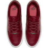 Championes con diseño de plataforma en color rosa, parte superior de gamuza y suela de goma, combinando estilo y comodidad.