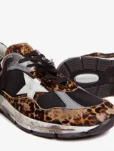 Zapatillas deportivas Golden Goose modelo Dad-Star, con estampado de leopardo, detalles en malla negra y estrella blanca en el lateral.