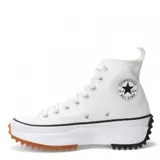 Zapatillas altas de lona blanca con suela gruesa en color negro y detalles de goma en la suela.