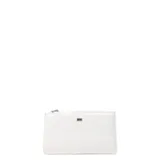 Billetera con textura tipo croc, color blanco, con cierre y logo en relieve.