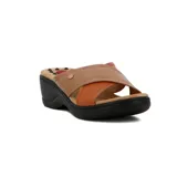 Sandalia de mujer con tira cruzada, diseño confortable y plataforma baja.
