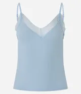 Blusa de pijama blanca, sin costuras (seamless), con breteles finos ajustables y escote en V adornado con encaje.