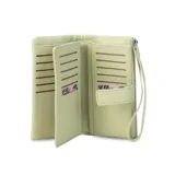 Billetera de mujer color negro, con textura símil cuero granulado. Presenta un cierre de presilla con broche, correa de mano desmontable y múltiples compartimentos internos, incluyendo un monedero con cierre.