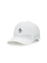 Gorra deportiva blanca con visera curva y logo bordado de pingüino en azul marino en el frente. Presenta perforaciones a láser en los paneles laterales y trasero para ventilación.