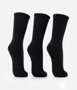 Kit de tres pares de medias deportivas largas de algodón blanco.