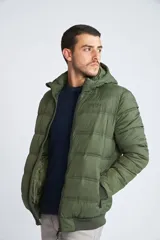 Campera de abrigo azul marino con capucha, cierre completo y puños, diseñada para un ajuste regular y con bolsillos con cierres.