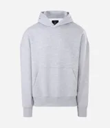 Buzo tipo canguro de color gris melange, con capucha, bolsillo canguro frontal y puños y bajo acanalados. Corte recto.